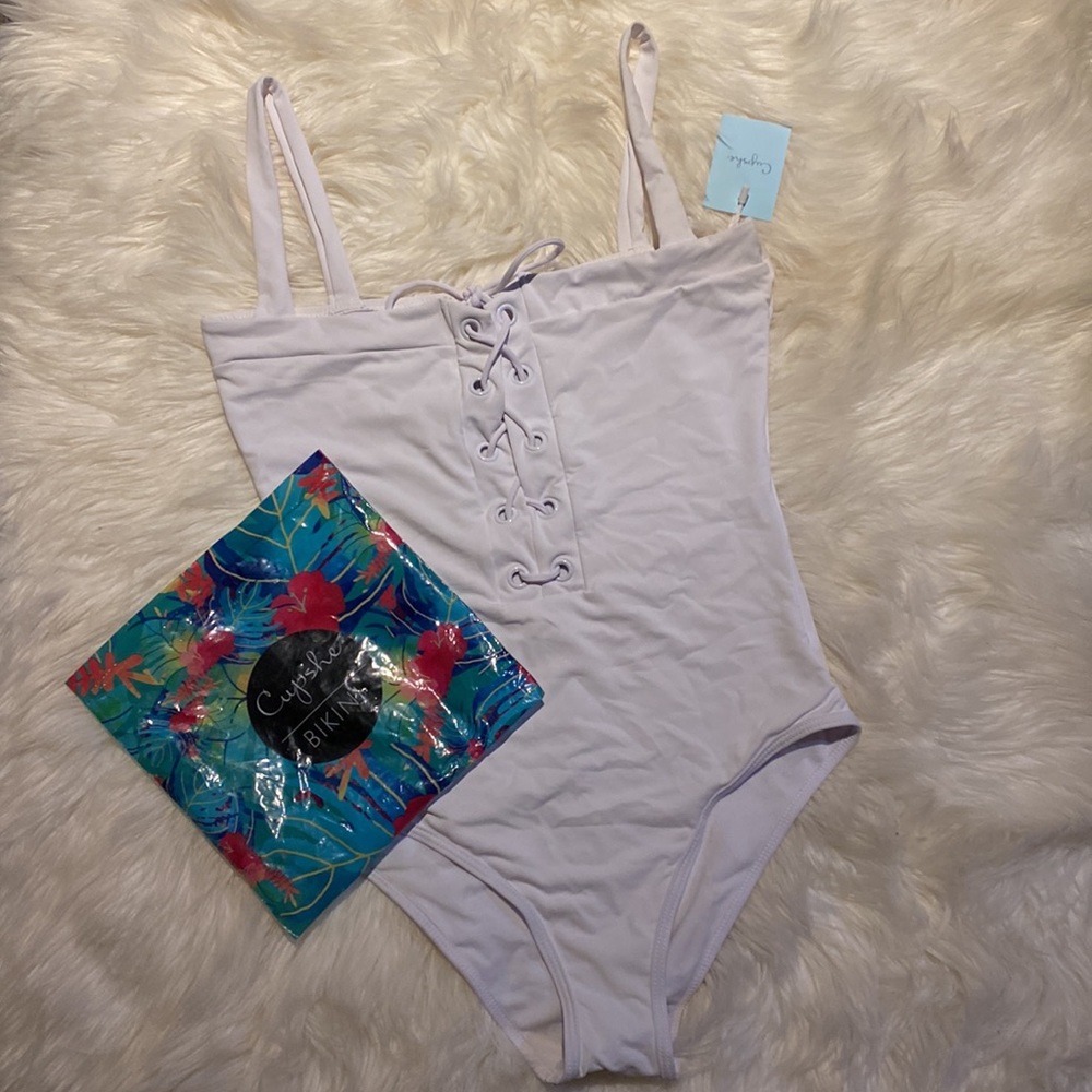 Cupshe women’s bathing suit one piece NWT White front tie closure Size Small